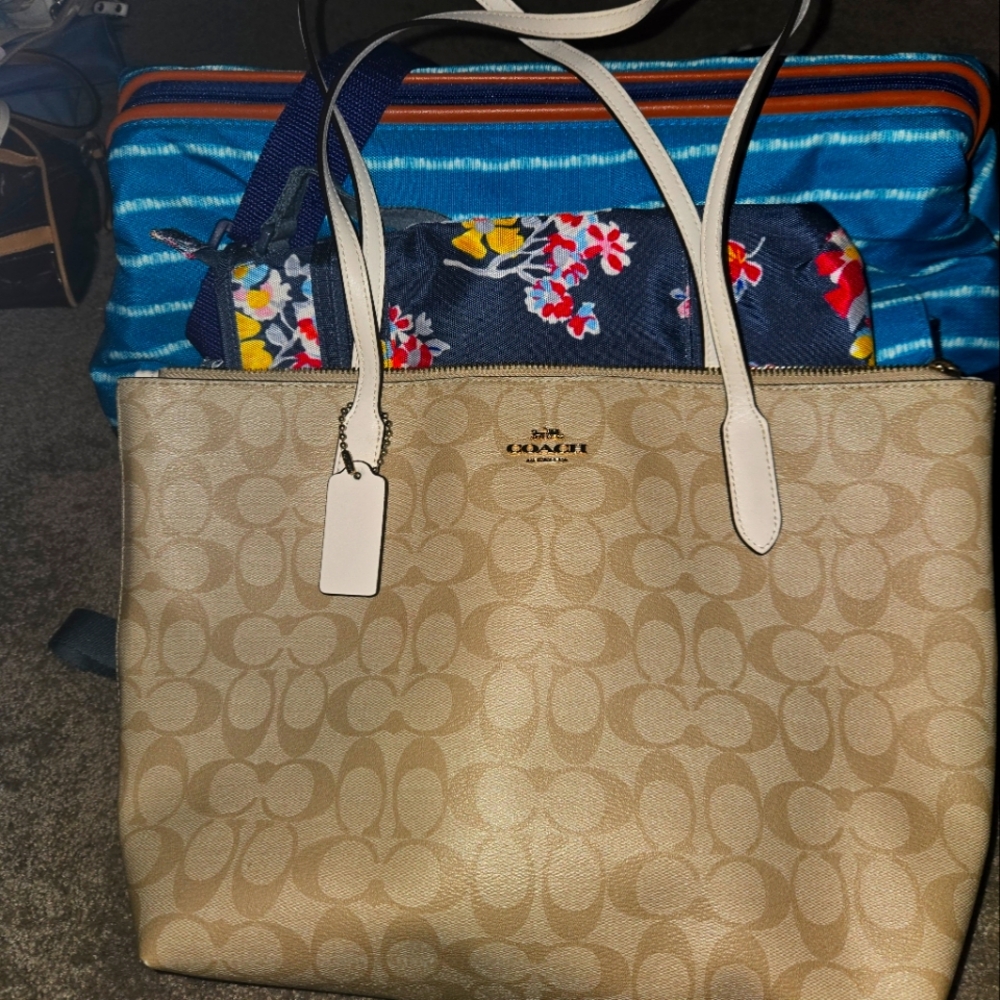 Coach medium tote M2054-4465
